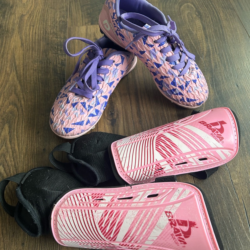 Diadora Kids Pink and Purple Soccer Shoes